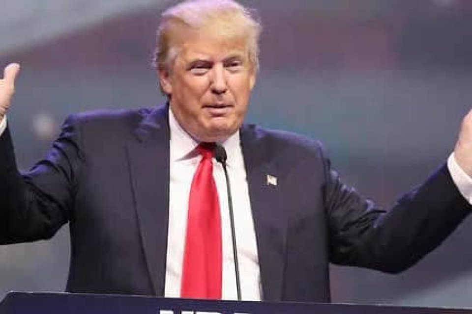 Trump menace Apple et l'Ue de nouvelles taxes douanières