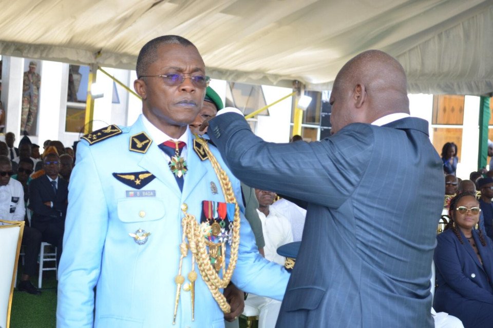 Bertin BADA devient le premier Général Cinq Étoiles