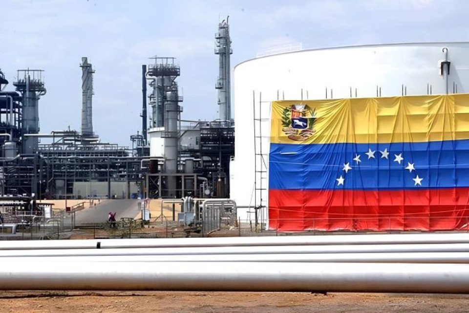 Les prix du pétrole reculent après les annonces américaines sur le Venezuela