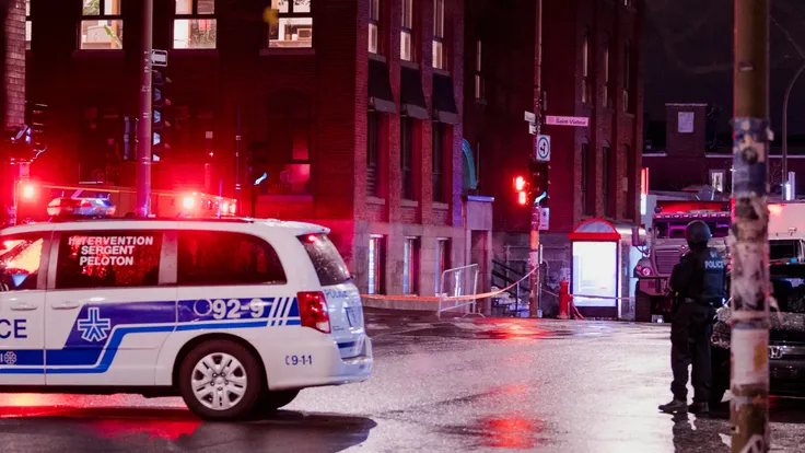 Une voiture percute la foule et fait plusieurs morts
