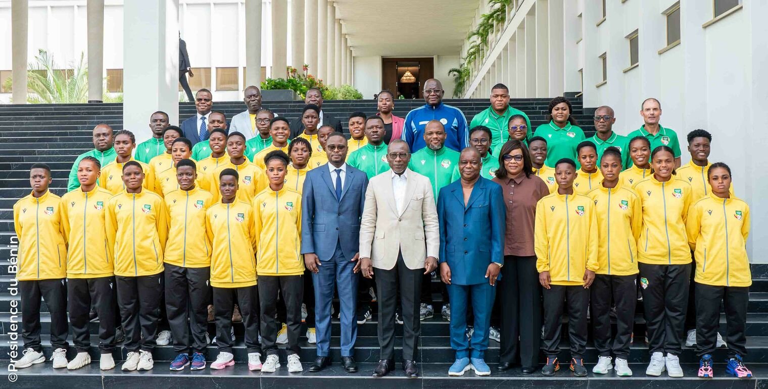 Patrice Talon félicite les U17 féminines et leur offre un camp de vacances